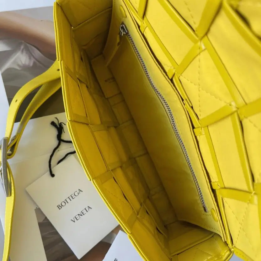 Boutique Quality || Bottega Veneta Cassette Bag In Yellow
