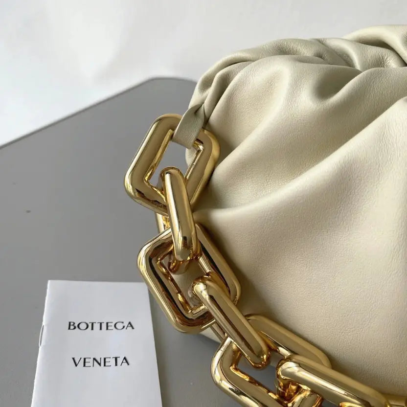 Boutique Quality || Bottega Veneta The Chain Pouch Bag Plaster