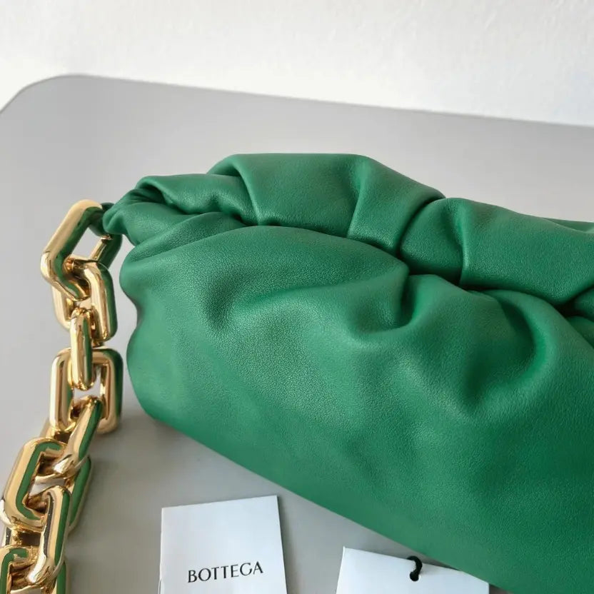 Boutique Quality || Bottega Veneta The Chain Pouch Bag Green