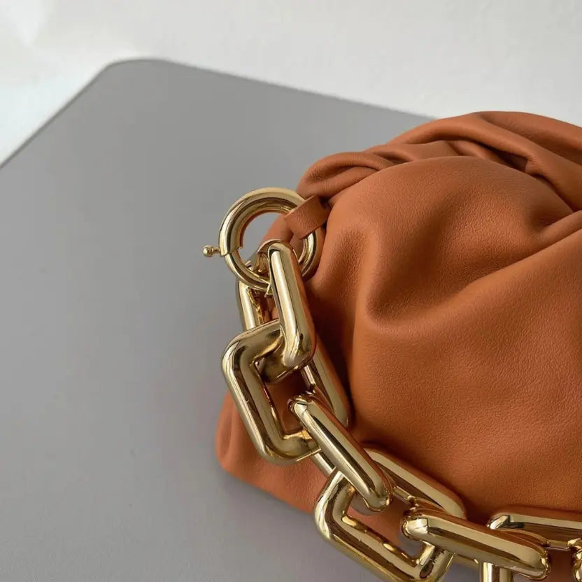 Boutique Quality || Bottega Veneta The Chain Pouch Bag Clay
