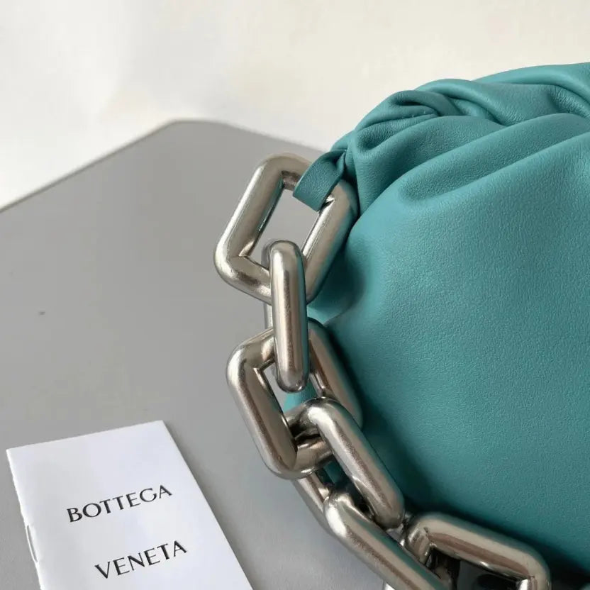 Boutique Quality || Bottega Veneta The Chain Pouch Bag Lake Green
