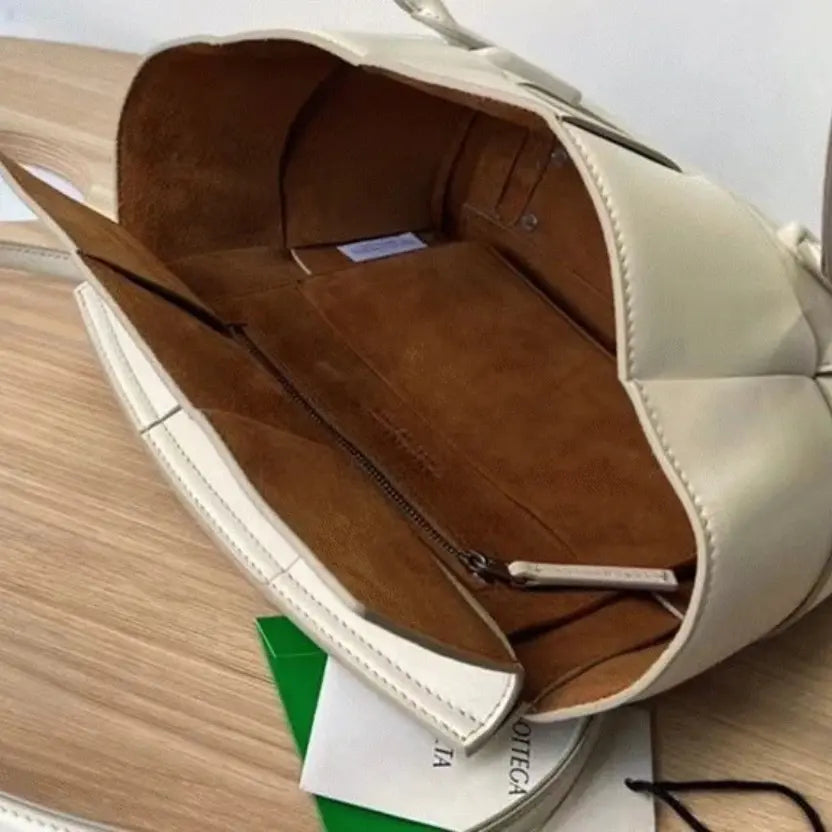 Boutique Quality || Bottega Veneta Arco Small Bag In White Intrecciato Leather