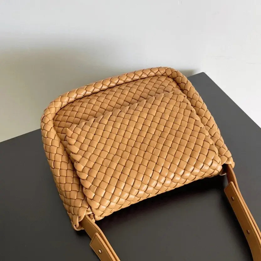 Boutique Quality || Bottega Veneta Cobble Small Bag Caramel