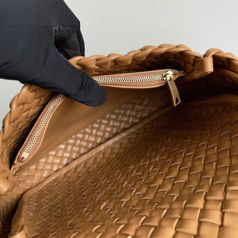Boutique Quality || Bottega Veneta Cobble Small Bag Caramel