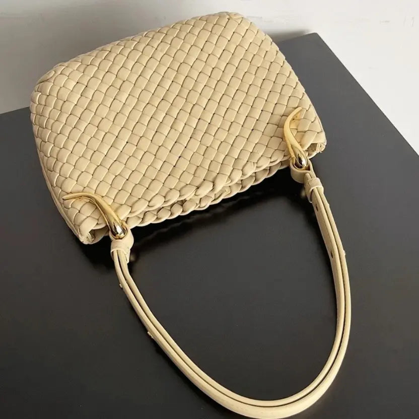 Boutique Quality || Bottega Veneta Clicker Small Bag Porridge