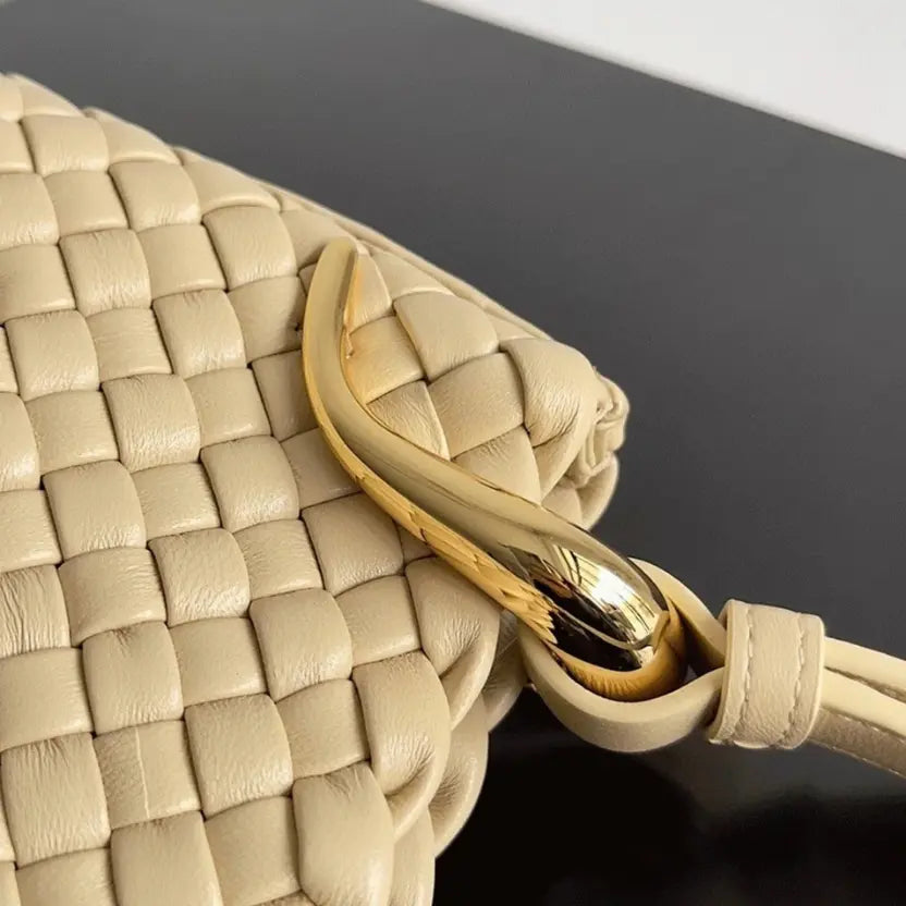 Boutique Quality || Bottega Veneta Clicker Small Bag Porridge