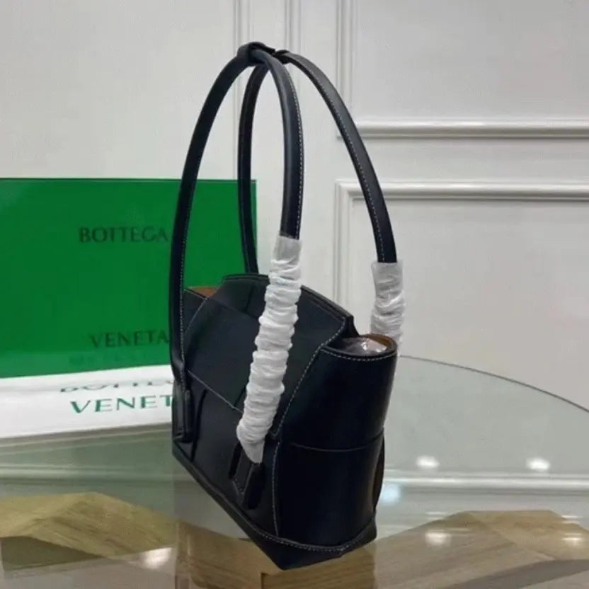 Boutique Quality || Bottega Veneta Arco Small Bag In Black Intrecciato Calfskin