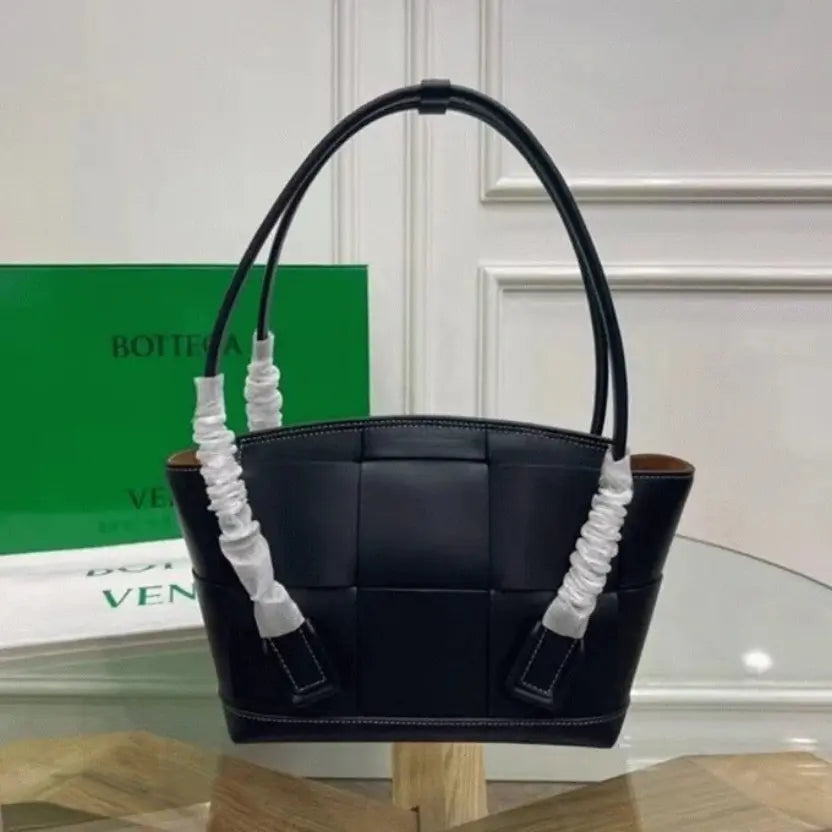 Boutique Quality || Bottega Veneta Arco Small Bag In Black Intrecciato Calfskin
