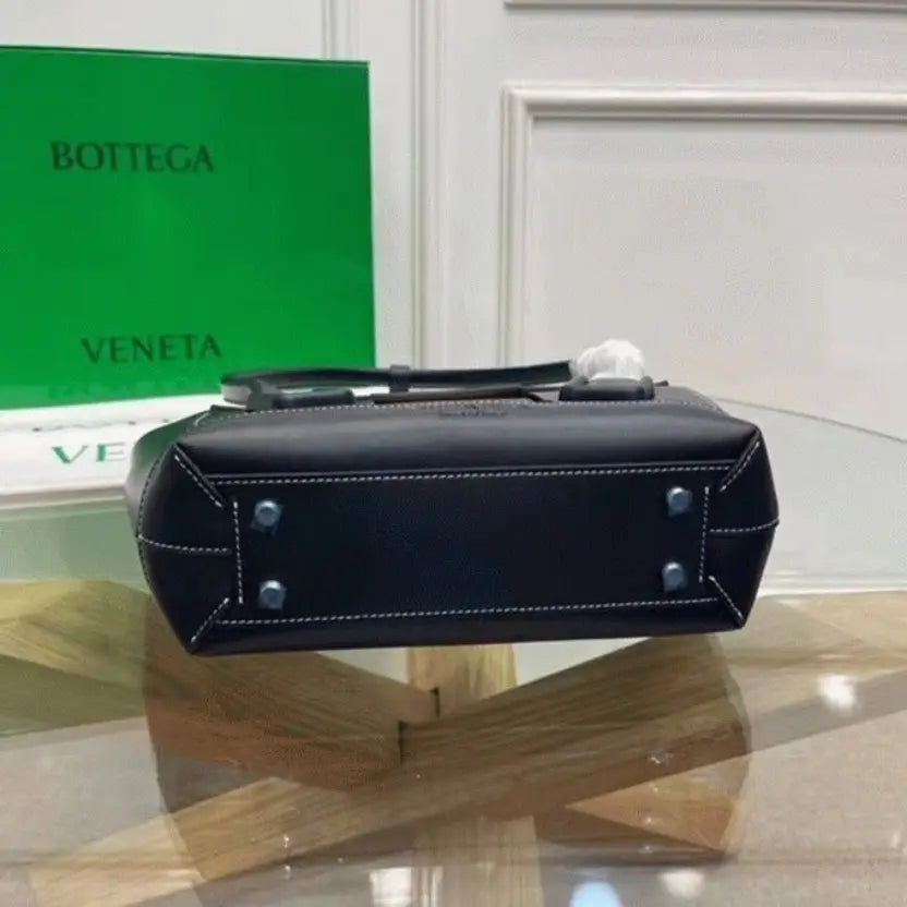Boutique Quality || Bottega Veneta Arco Small Bag In Black Intrecciato Calfskin