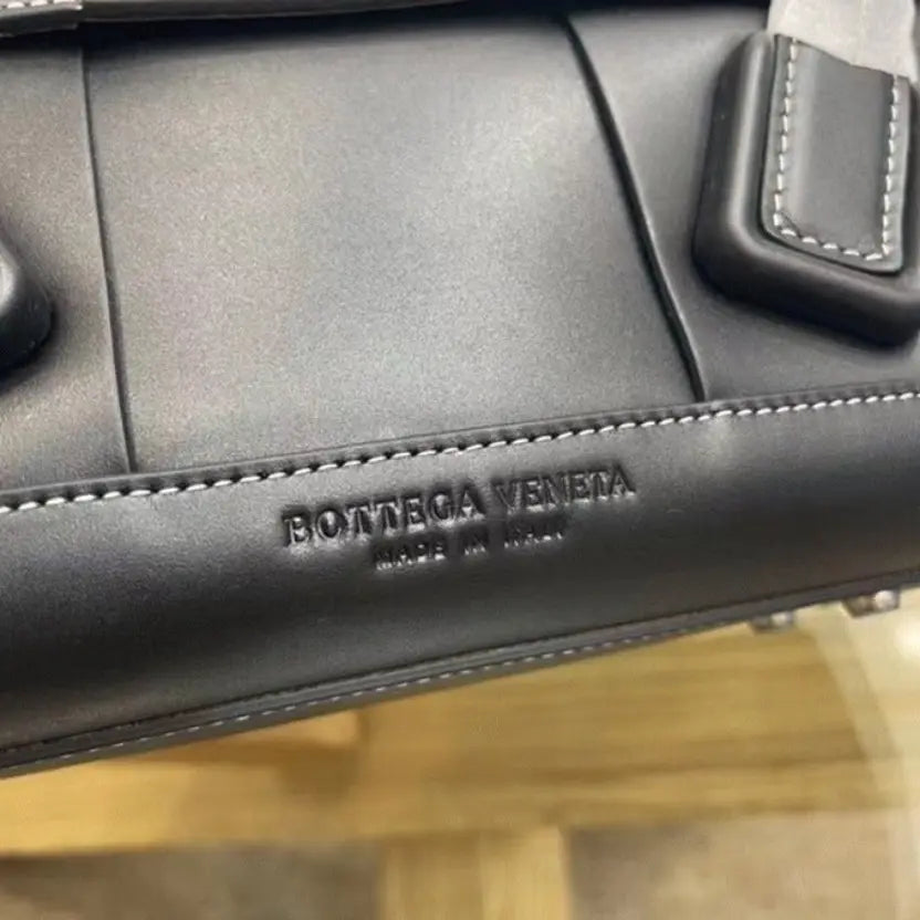 Boutique Quality || Bottega Veneta Arco Small Bag In Black Intrecciato Calfskin