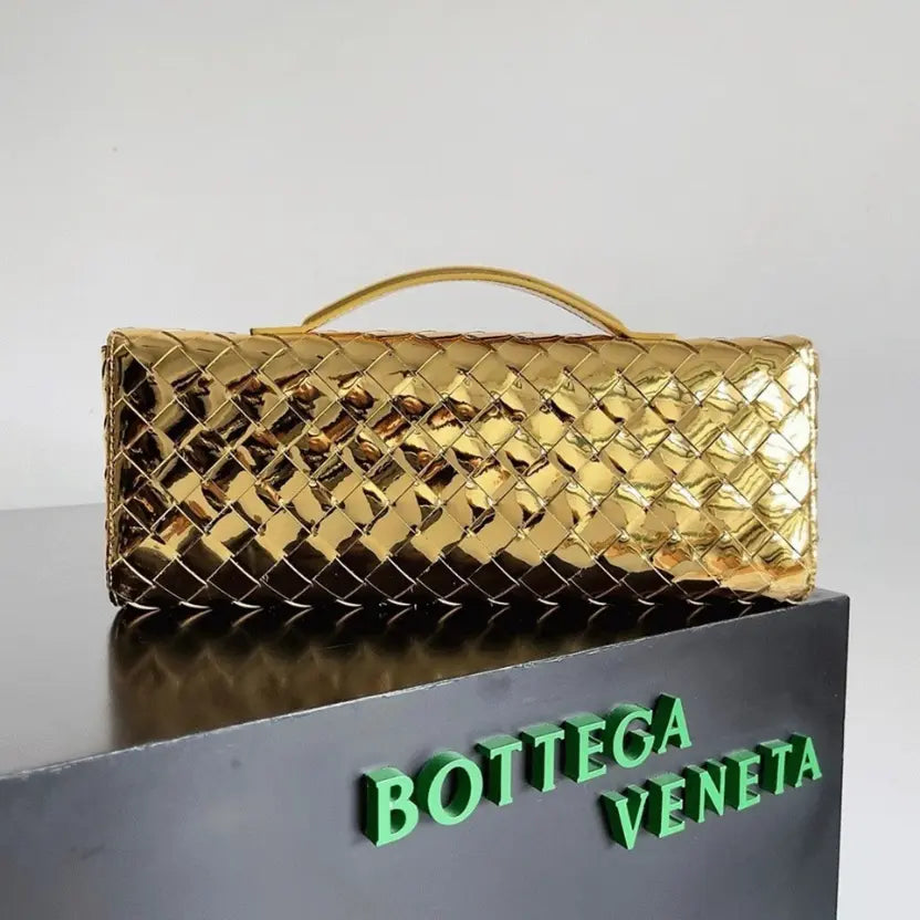 Boutique Quality || Bottega Veneta Andiamo Clutch with Handle Gold