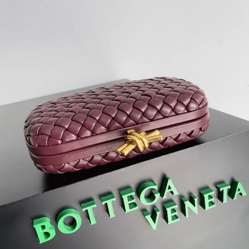 Boutique Quality || Bottega Veneta Knot Minaudiere Clutch Bordeaux