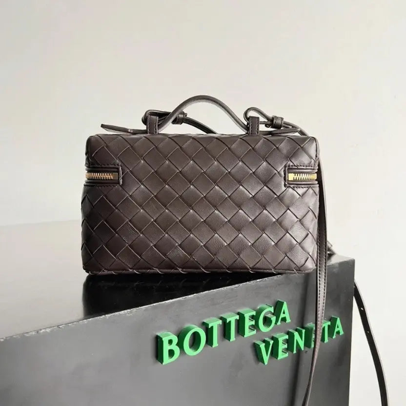 Boutique Quality || Bottega Veneta Bang Bang Vanity Case Fondant