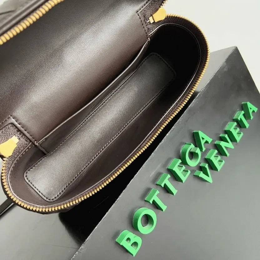 Boutique Quality || Bottega Veneta Bang Bang Vanity Case Fondant