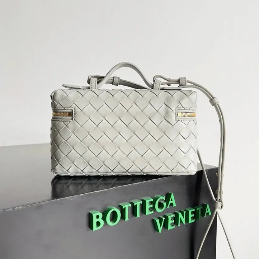 Boutique Quality || Bottega Veneta Bang Bang Vanity Case Ivory