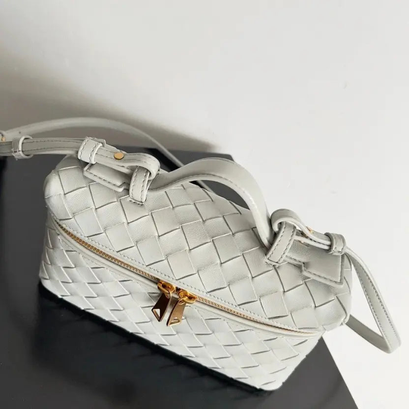 Boutique Quality || Bottega Veneta Bang Bang Vanity Case Ivory