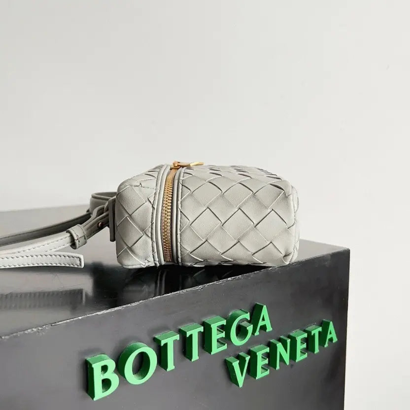 Boutique Quality || Bottega Veneta Bang Bang Vanity Case Ivory