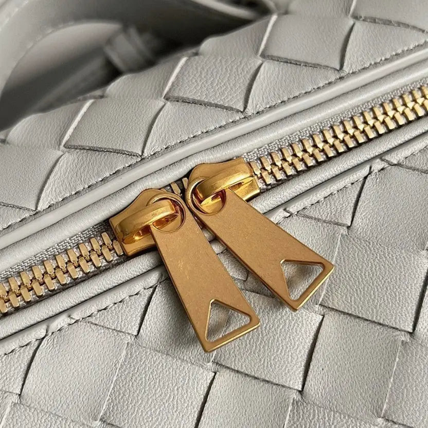 Boutique Quality || Bottega Veneta Bang Bang Vanity Case Ivory