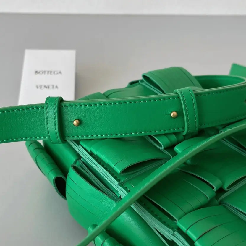 Boutique Quality || Bottega Veneta Cassette Fringed Bag In Parakeet