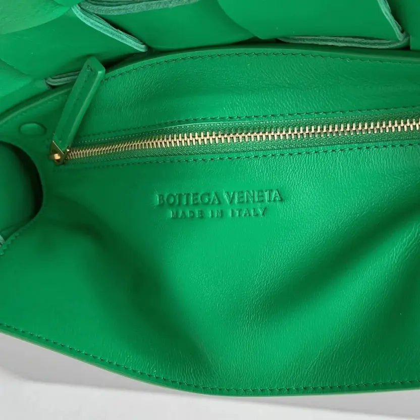 Boutique Quality || Bottega Veneta Cassette Fringed Bag In Parakeet