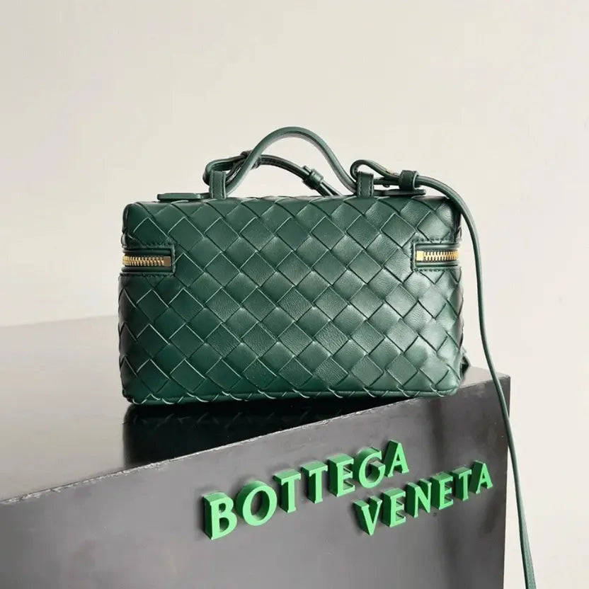Boutique Quality || Bottega Veneta Bang Bang Vanity Case Green