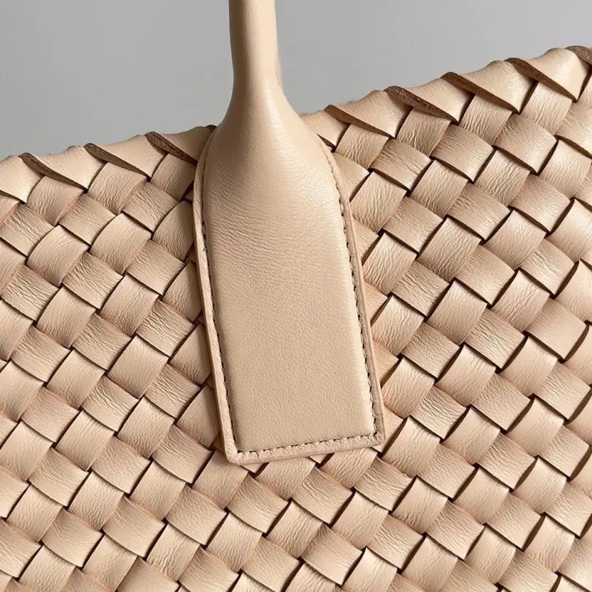 Boutique Quality || Bottega Veneta Cabat Medium Bag In Melon Intrecciato Lambskin