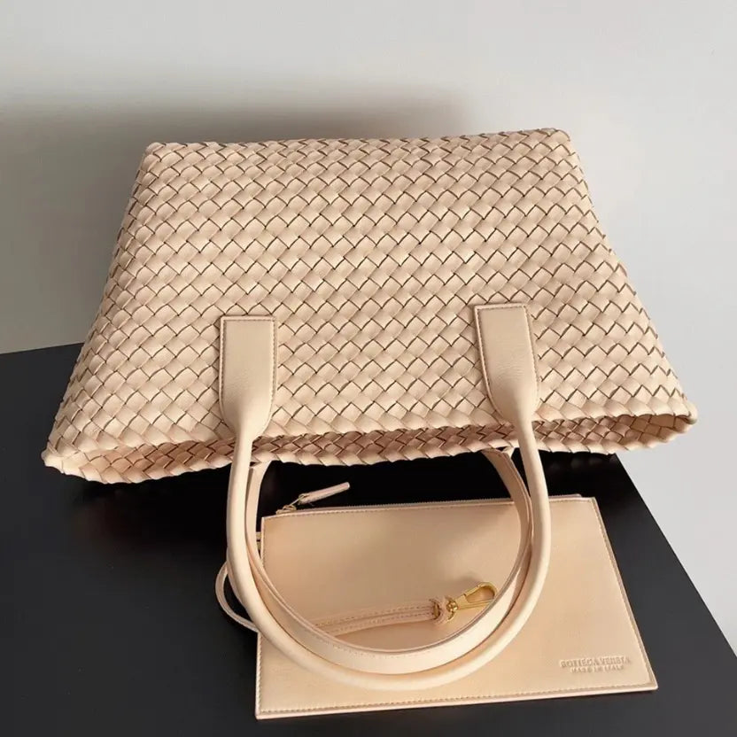 Boutique Quality || Bottega Veneta Cabat Medium Bag In Melon Intrecciato Lambskin