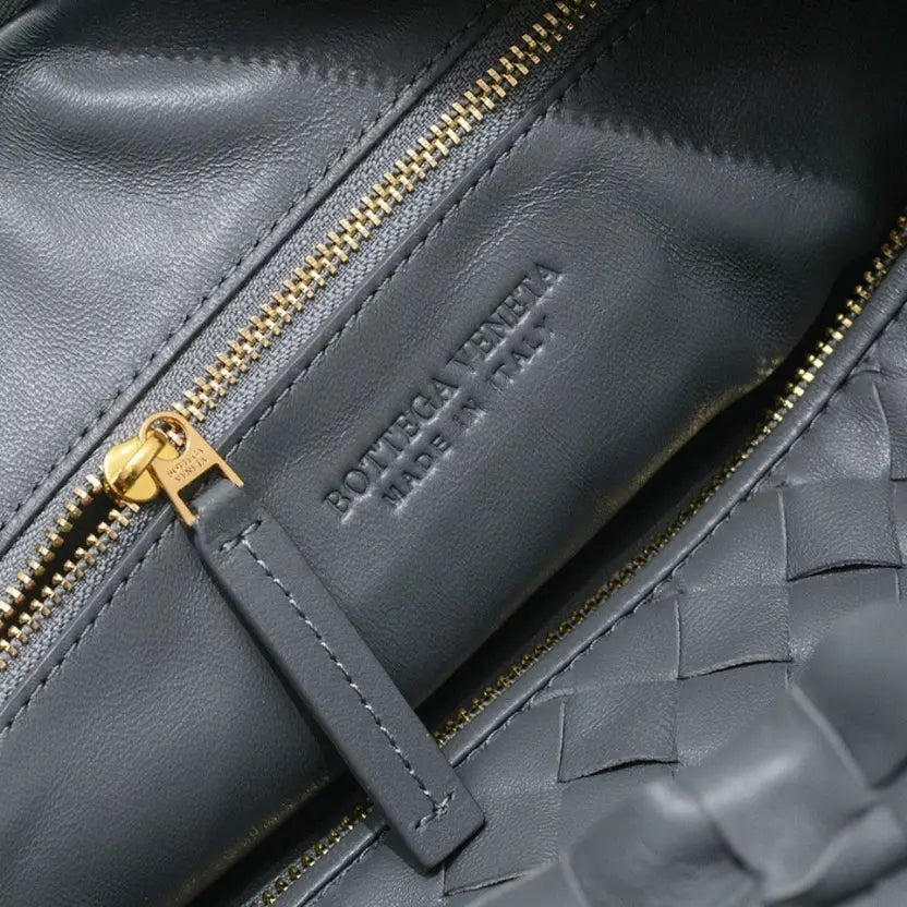 Boutique Quality || Bottega Veneta BV Jodie Teen Bag Thunder