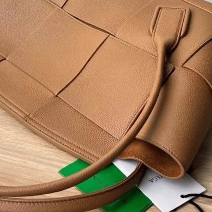 Boutique Quality || Bottega Veneta Arco Medium Bag In Caramel