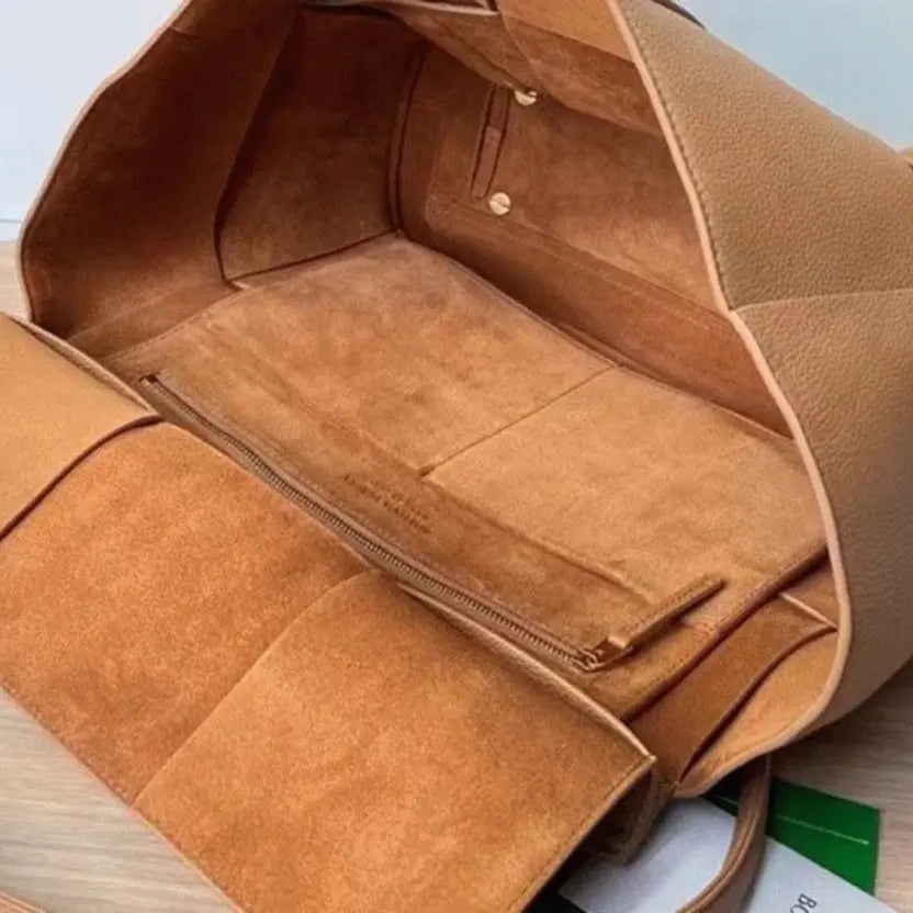 Boutique Quality || Bottega Veneta Arco Medium Bag In Caramel