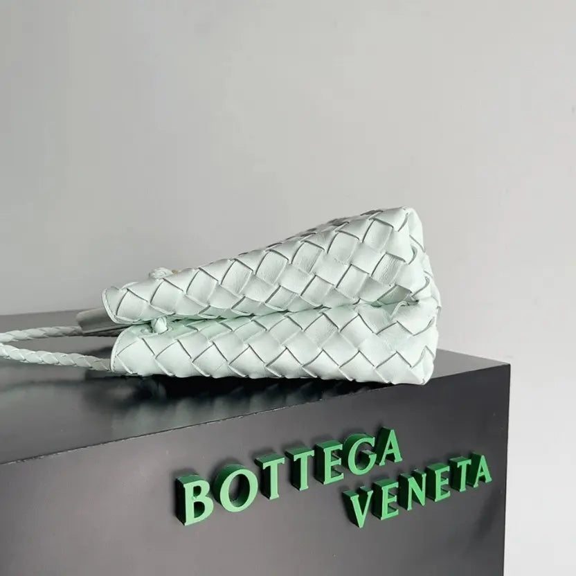 Boutique Quality || Bottega Veneta Small Andiamo Bag Glacier