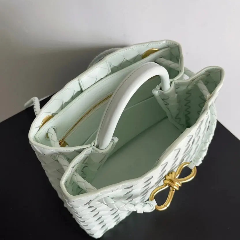 Boutique Quality || Bottega Veneta Small Andiamo Bag Glacier