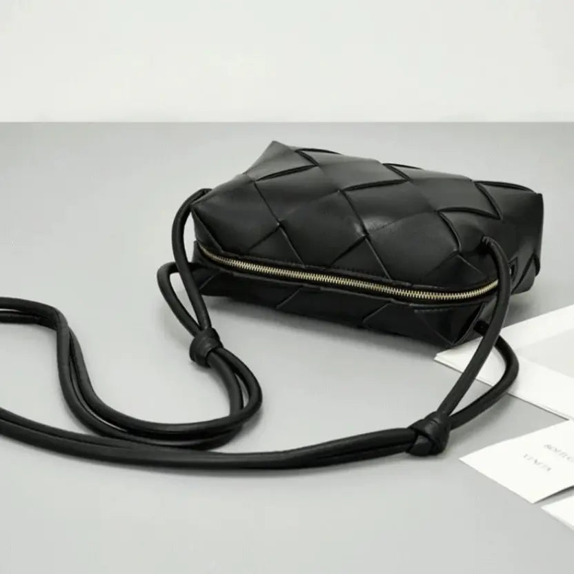 Boutique Quality || Bottega Veneta Small Cassette Camera Bag Black