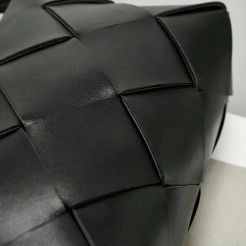 Boutique Quality || Bottega Veneta Small Cassette Camera Bag Black
