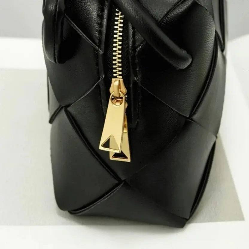 Boutique Quality || Bottega Veneta Small Cassette Camera Bag Black