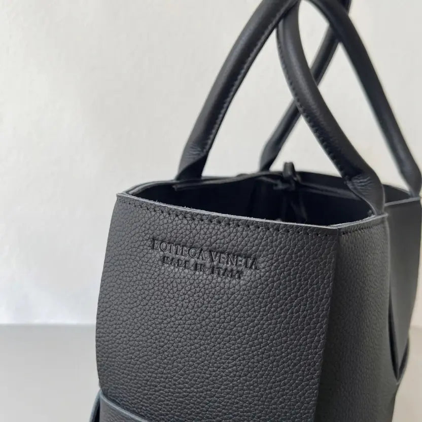 Boutique Quality || Bottega Veneta Arco Small Tote Black