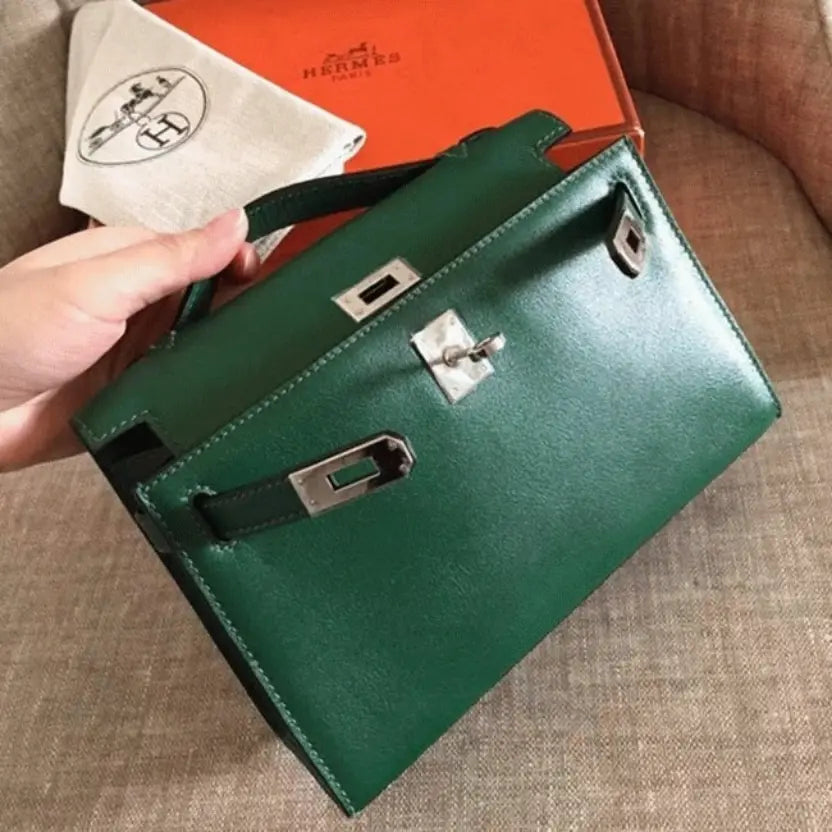 Boutique Quality || Malachite Swift Hermes Kelly Pochette Sleek Green Clutch