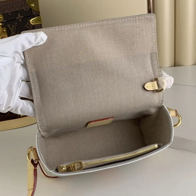 Steamer || N40674 || Boutique Level Quality
