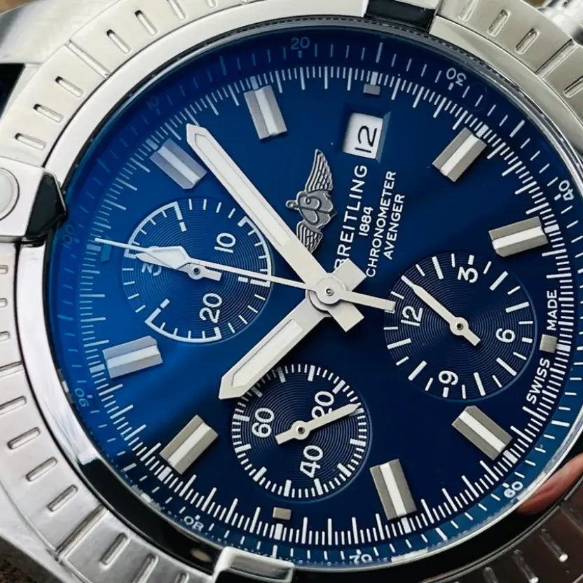 Breitling Avenger Chronograph 43