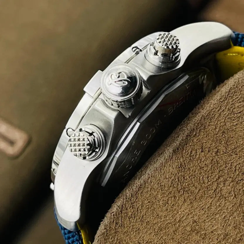 Breitling Avenger Chronograph 43