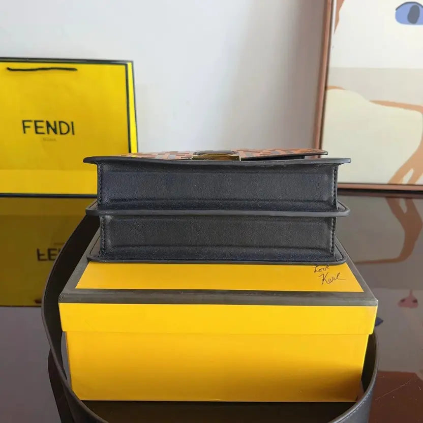 Boutique Quality || Fendi Shoulder Bag