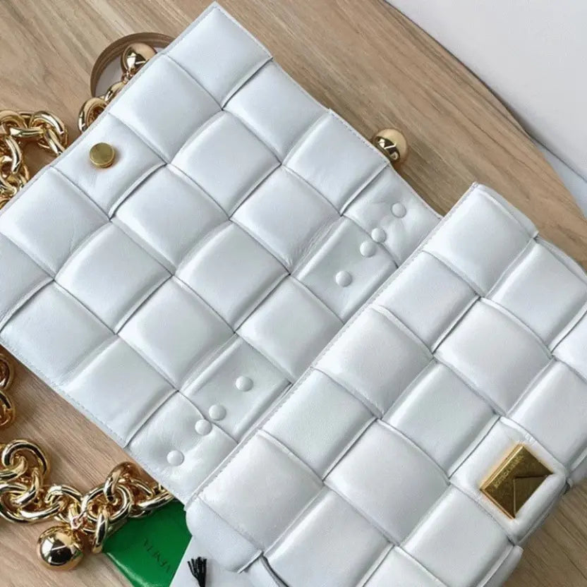 Boutique Quality || Bottega Veneta Chain Cassette Bag In White