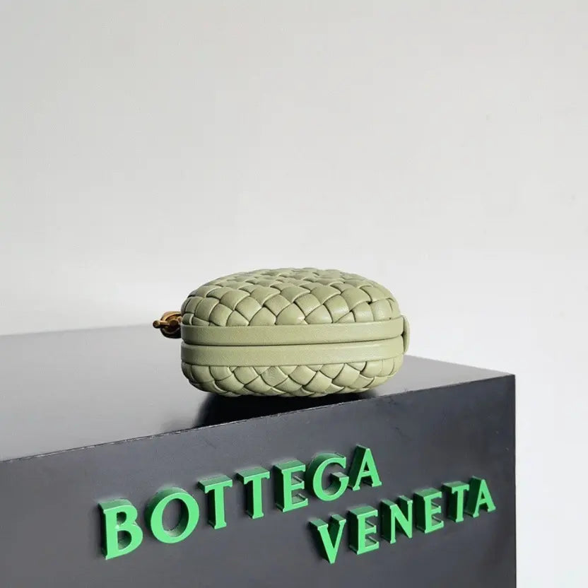 Boutique Quality || Bottega Veneta Knot Minaudiere Clutch Travertine