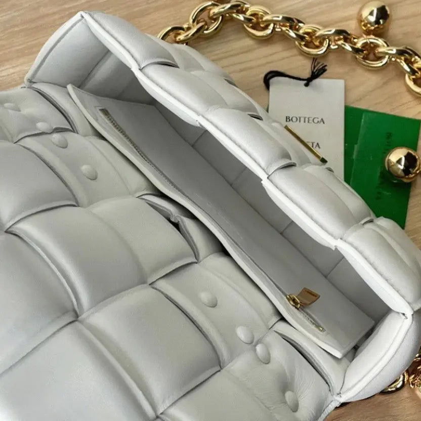 Boutique Quality || Bottega Veneta Chain Cassette Bag In White