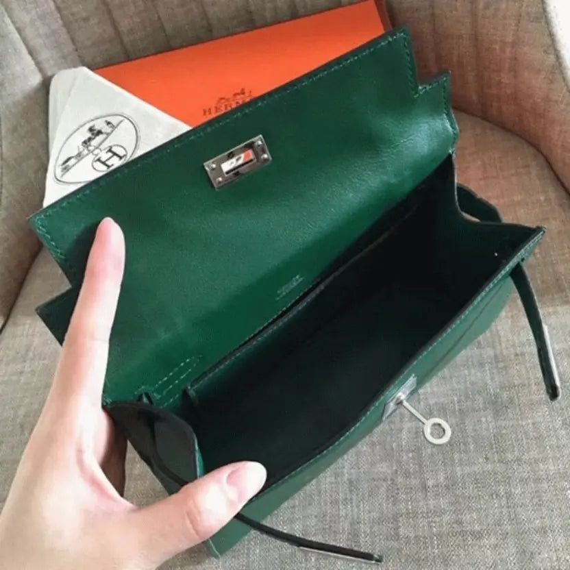 Boutique Quality || Malachite Swift Hermes Kelly Pochette Sleek Green Clutch