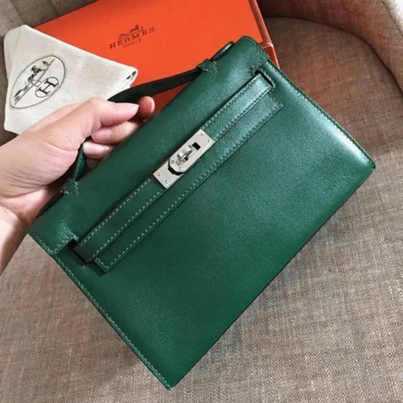 Boutique Quality || Malachite Swift Hermes Kelly Pochette Sleek Green Clutch