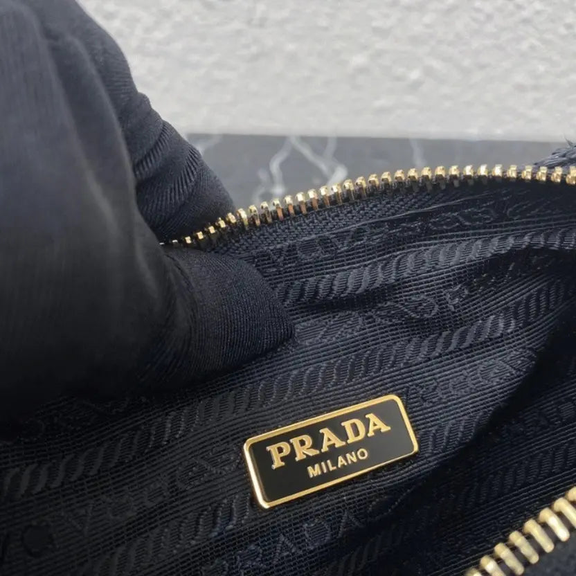 Boutique Quality || Prada Re-Edition Shoulder Bag in Black