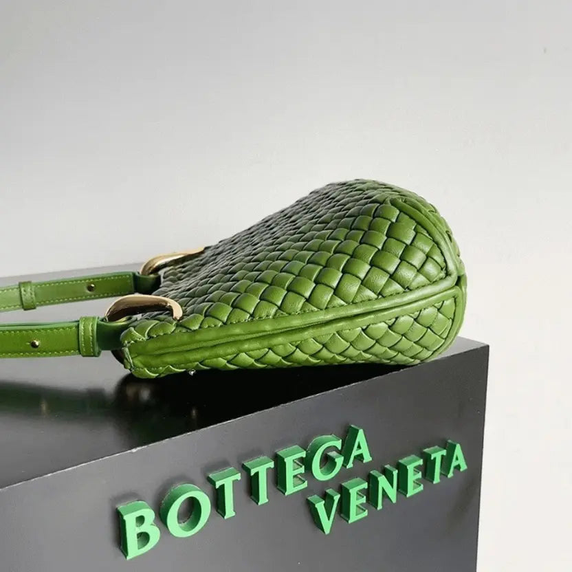 Boutique Quality || Bottega Veneta Clicker Small Bag Avocado