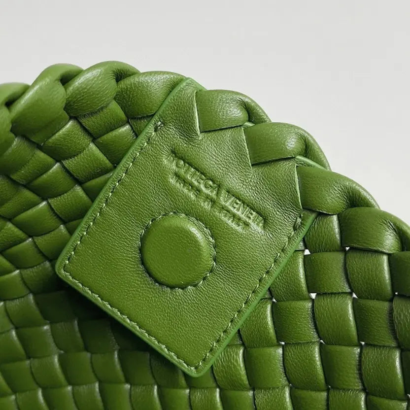 Boutique Quality || Bottega Veneta Clicker Small Bag Avocado