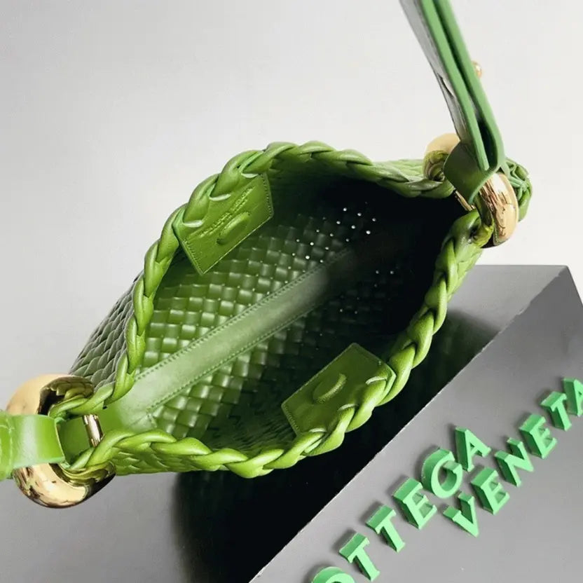 Boutique Quality || Bottega Veneta Clicker Small Bag Avocado